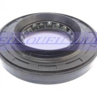 庆铃4*4\UCS17\4ZE1前桥半轴油封内/8－97373－555