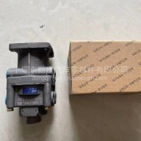 东风EQ245 EQ153 EQ1118G 制动阀 刹车总泵/3514N2-010
