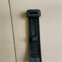 重汽TH7挡泥板拉带/WG9925955059