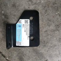 陕汽德龙精典版L5000水箱支架右上/DZ98149538044