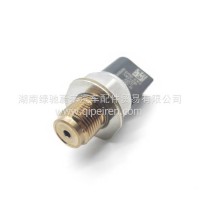 共轨燃油压力传感器85PP40-02 A2C53303152-03适用于福特/江铃纳威司达/85PP40-02
