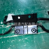 柳汽乘龙遮阳罩中间支架焊合件/8204160A003B0
