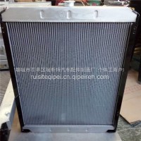 重汽王牌散热器水箱/1340317