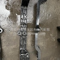 东风D600新天龙KH右连接支架-大灯8406162-C7300/8406162-C7300